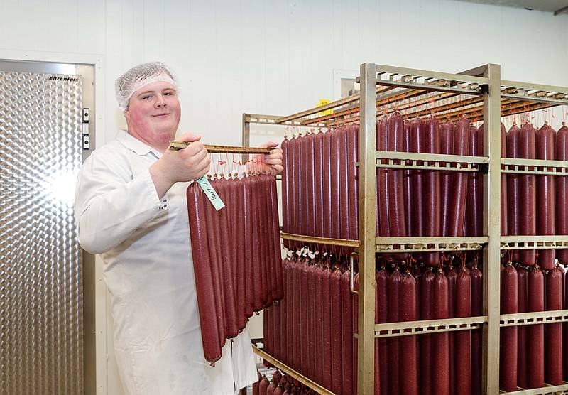Der Wurstständer geht in die Klimakammer - Ausbildung zum Fleischer und Fachverkäufer 2024