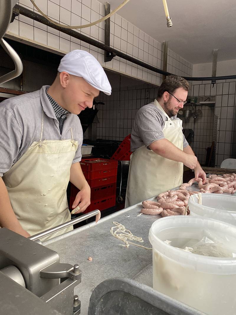 Hier wird Bratwurst gefüllt - Ausbildung zum Fleischer 2024 Hamm