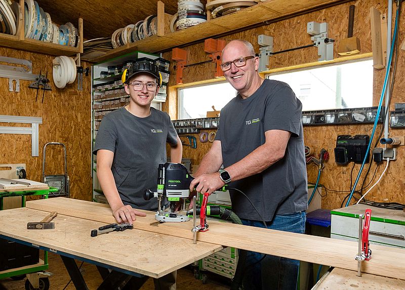 Azubi Phil Kefenbaum und Tischlermeister Günter Leidecker - Ausbildung Tischler 2024