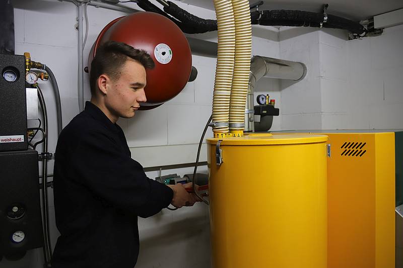 Marvin Feldmann ist in seinem ersten Ausbildungsjahr als Anlagenmechaniker für Sanitär- Heizungs- und Klimatechnik - Traumberufe Anlagenmechaniker für SHK 2024