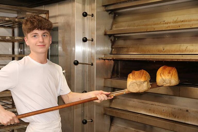 Frisch gebackenes Brot - Traumberufe Bäcker und Konditor 2024