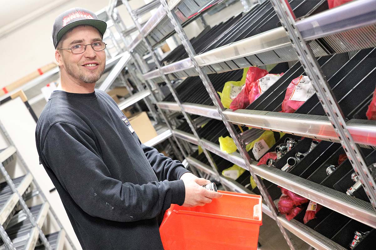Daniel Nuhn mag die Arbeit mit moderner Anlagentechnik und den entsprechenden Installationswerkzeugen. (Foto: Markus Liesegang)