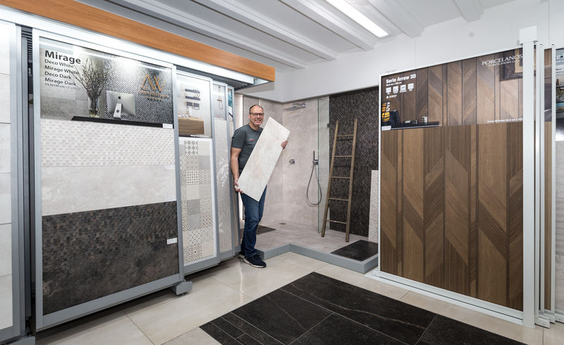 Fliesenausstellung im Fliesenfachgeschäft Schicht & Adrian - Traumberufe Fliesenleger 2025