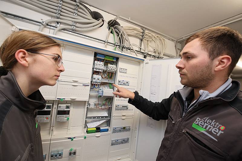 Die Verdrahtung am Schaltkasten erklärt - Ausbildung zum Elektroniker 2024 Hamm