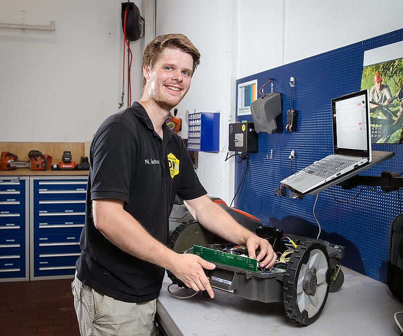 Niclas Pachur - Ausbildung Land- und Baumaschinenmechatroniker 2024 Soest
