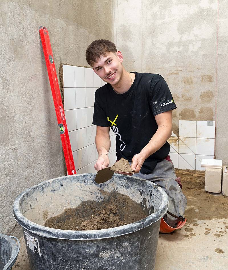 Mörtel vorbereiten - Ausbildung zum Fliesenleger 2024