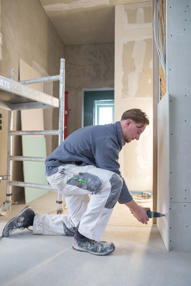 Trockenbauarbeiten bei Die Maler 21 - Traumberufe Maler und Lackierer 2023