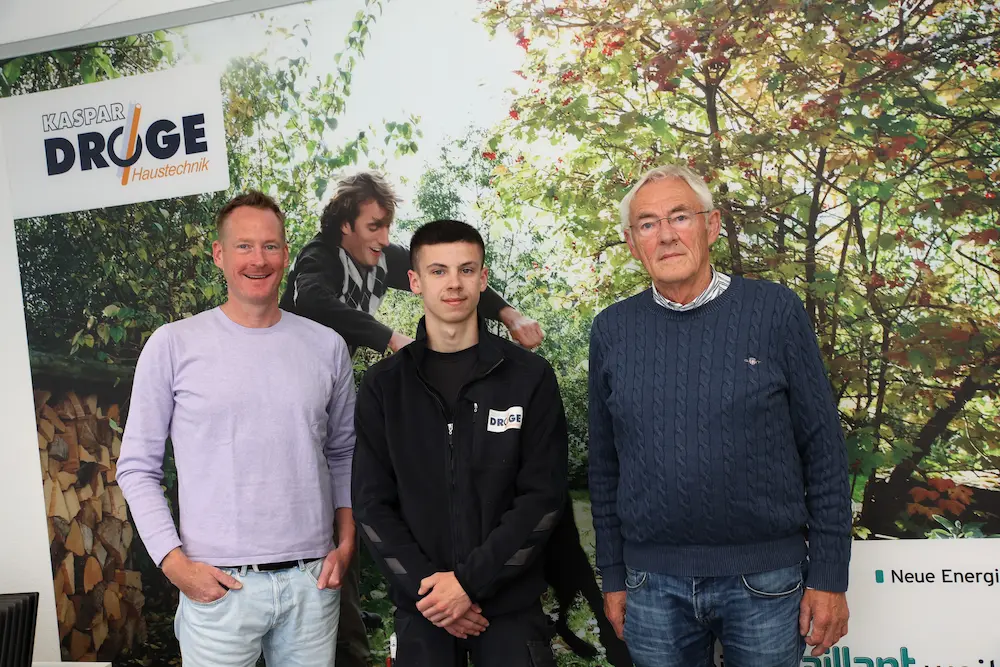 Links nach rechts: Burkhard Schriek, Lukas Hartke und Theodor Schriek. Traumberufe 2026 Anlagenmechaniker für SHK