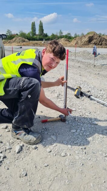 Luca Marcel Röper auf der Baustelle - Traumberufe Maurer 2023