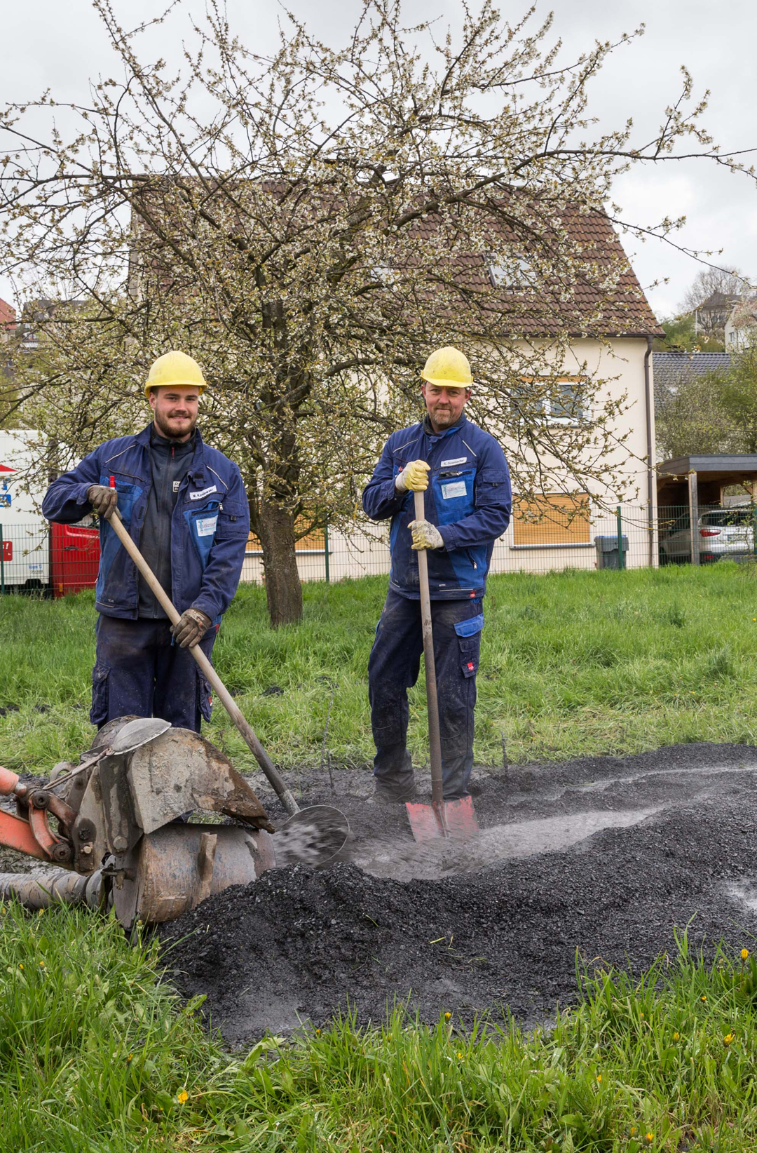 Durch die Bohrungen wird einiges an Material an die Oberfläche befördert.