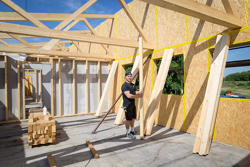Die Holzrahmenbauweise ermöglicht der Georg Schröder Schreinerei und Holzbau GmbH vielfältige Möglichkeiten - Traumberufe Zimmerer 2023